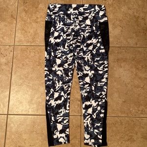 Camo leggings size XL